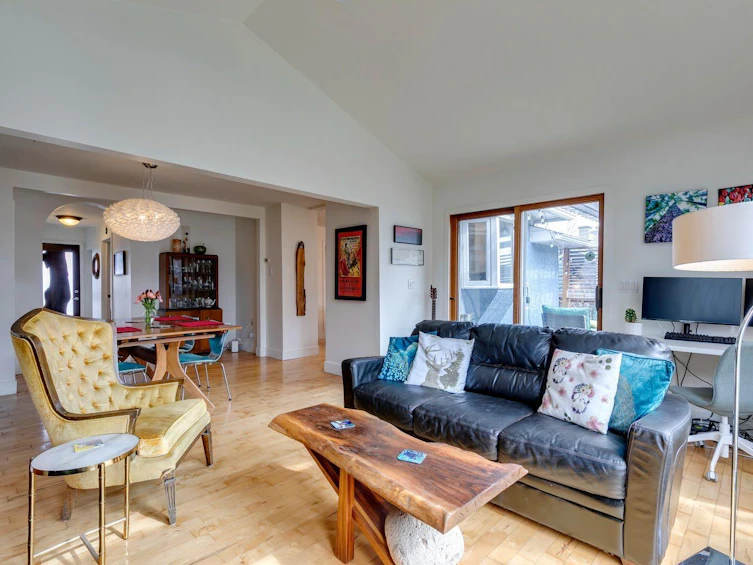 8111 34 Avenue NW, Calgary, AB, T3B 1P9 - 11
