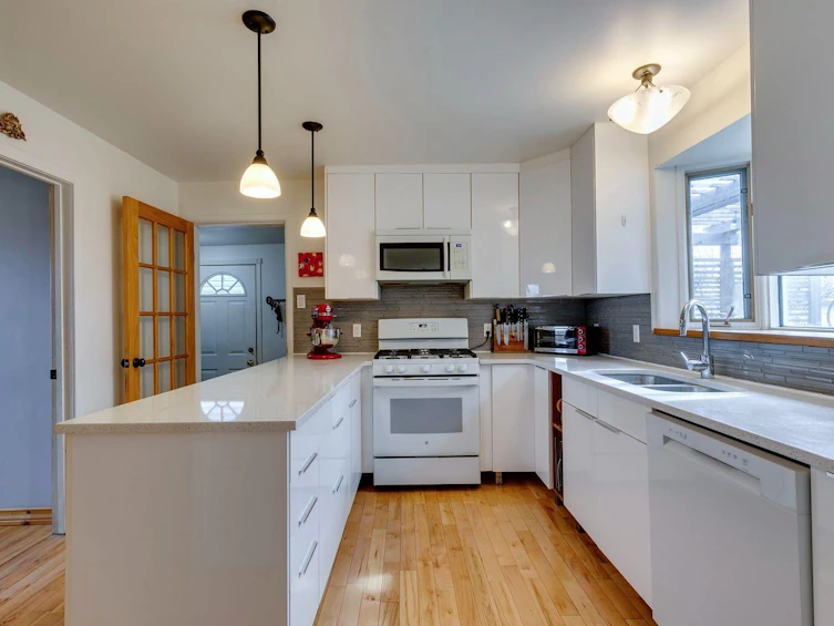 8111 34 Avenue NW, Calgary, AB, T3B 1P9 - 20