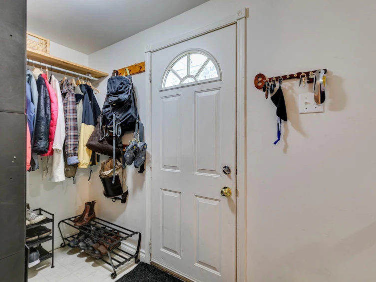 8111 34 Avenue NW, Calgary, AB, T3B 1P9 - 31