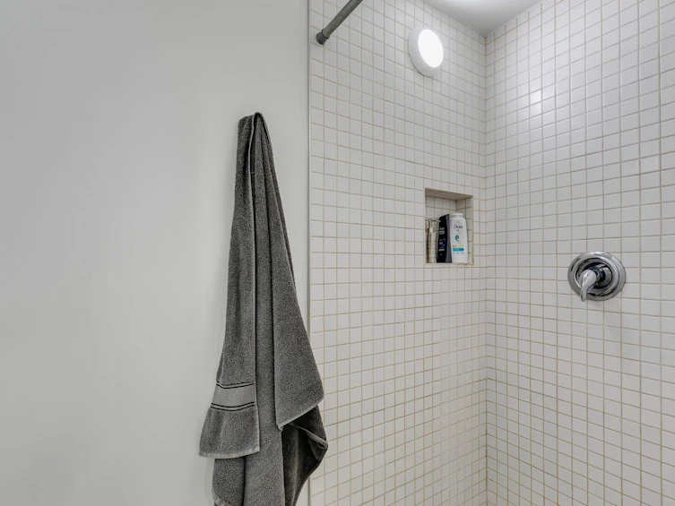 8111 34 Avenue NW, Calgary, AB, T3B 1P9 - 34