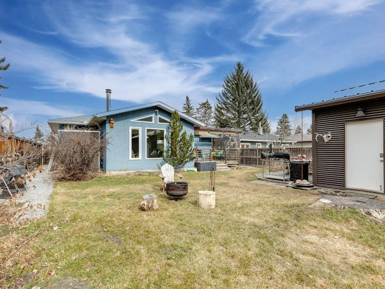 8111 34 Avenue NW, Calgary, AB, T3B 1P9 - 41