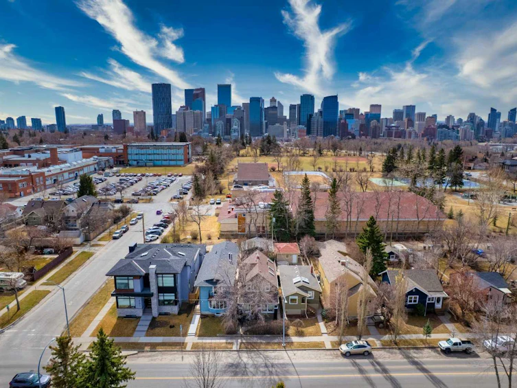 307 12 Avenue NW, Calgary, AB, T2M 0C8 - 3