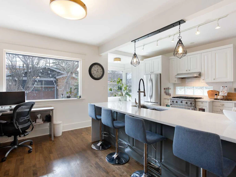 307 12 Avenue NW, Calgary, AB, T2M 0C8 - 8