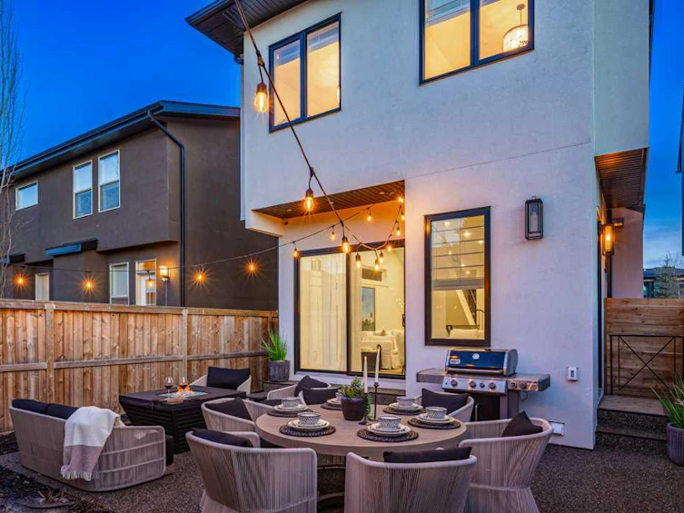 4414 35 Avenue SW, Calgary, AB, T3E 1B3 - 50