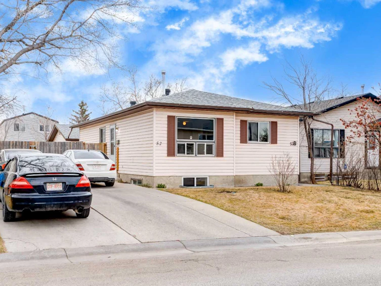 52 Abingdon Road NE, Calgary, AB, T2A 6X6