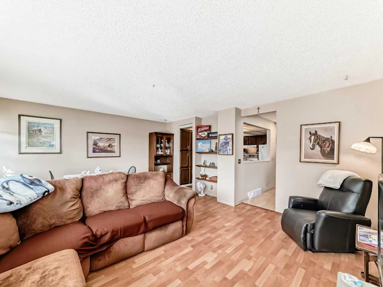 9 Strathcona Crescent SW, Calgary, AB, T3H 1K9 - 10