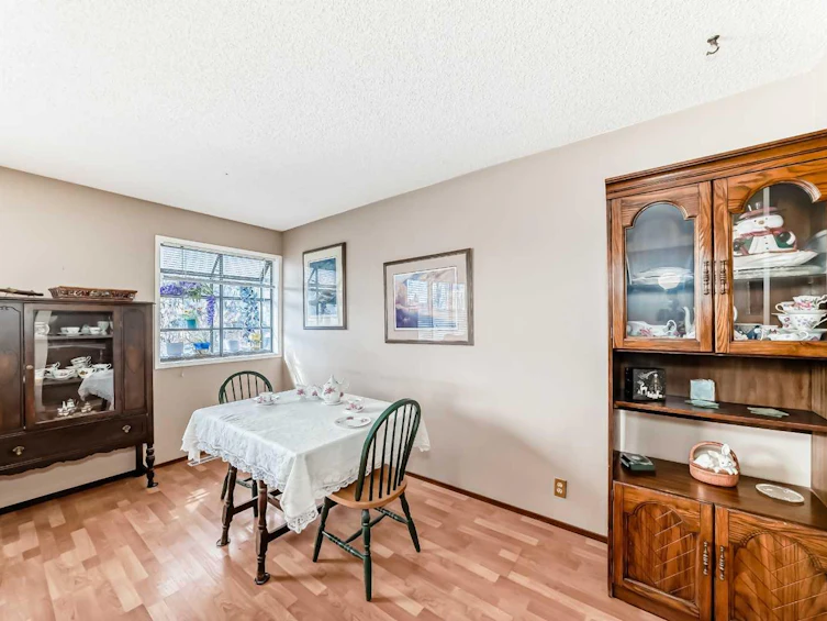 9 Strathcona Crescent SW, Calgary, AB, T3H 1K9 - 11