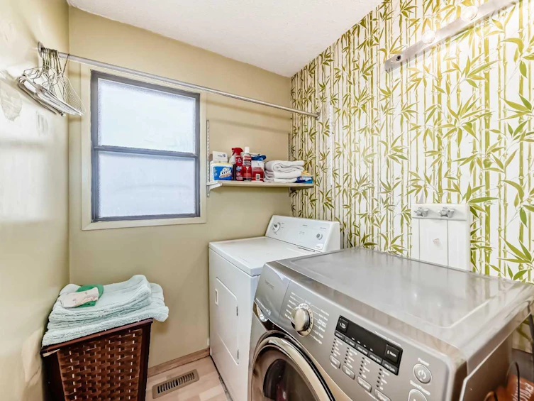 9 Strathcona Crescent SW, Calgary, AB, T3H 1K9 - 14