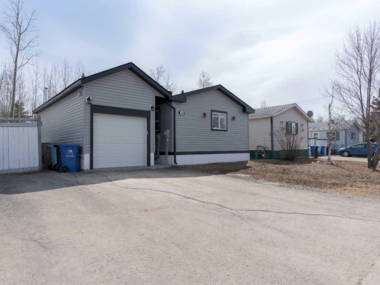 180 Harpe Way, Fort Mcmurray, AB, T9K 2K6 - 3