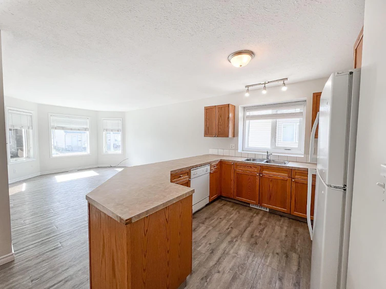 9212 94a Avenue, Grande Prairie, AB, T8V 6W5 - 3