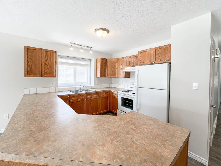 9212 94a Avenue, Grande Prairie, AB, T8V 6W5 - 4