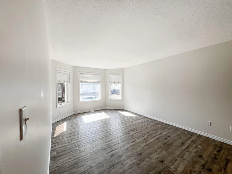 9212 94a Avenue, Grande Prairie, AB, T8V 6W5 - 6