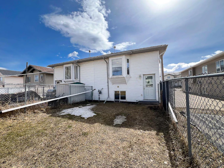 9212 94a Avenue, Grande Prairie, AB, T8V 6W5 - 33