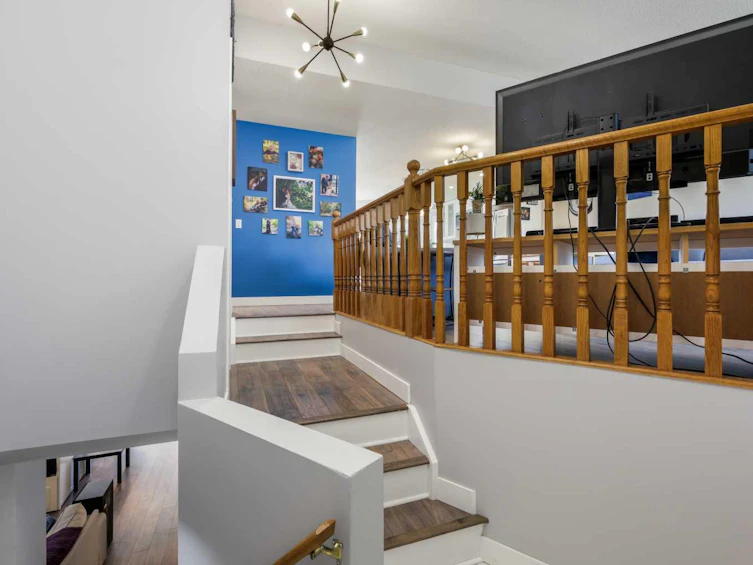 84 Riverside Crescent SE, Calgary, AB, T2C 3Y2 - 2