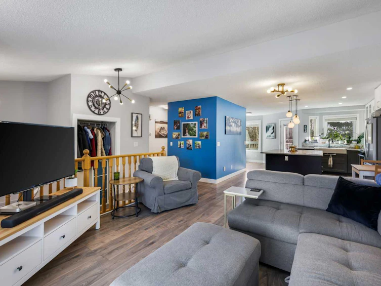 84 Riverside Crescent SE, Calgary, AB, T2C 3Y2 - 3
