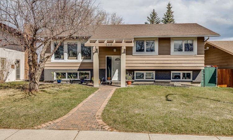 248 Parkland Crescent SE
