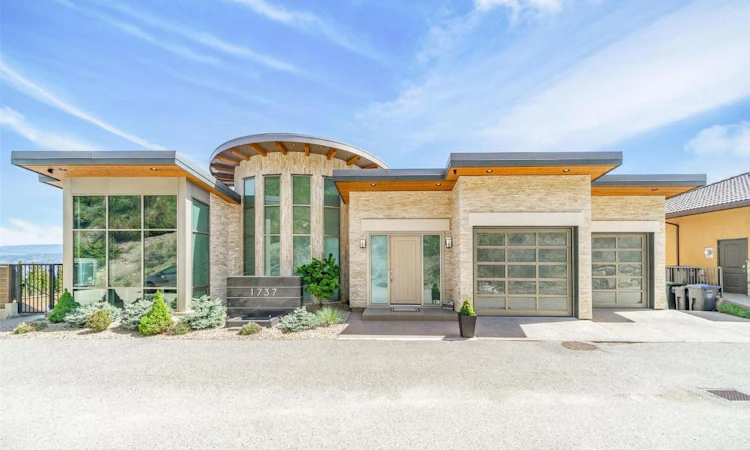 1737 Scott Crescent
