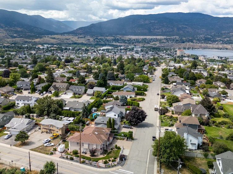 1064 E Westminster Avenue, Penticton, BC, V2A 8G3 - 51