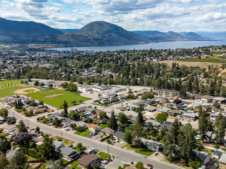 1297 Penticton Avenue, Penticton, BC, V2A 2N3 - 40
