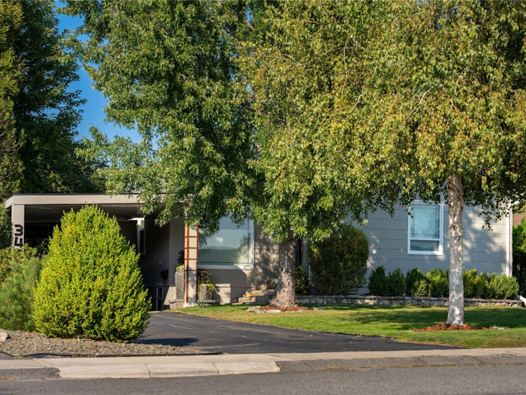 345 Windsor Avenue, Penticton, BC, V2A 2K5 - 2