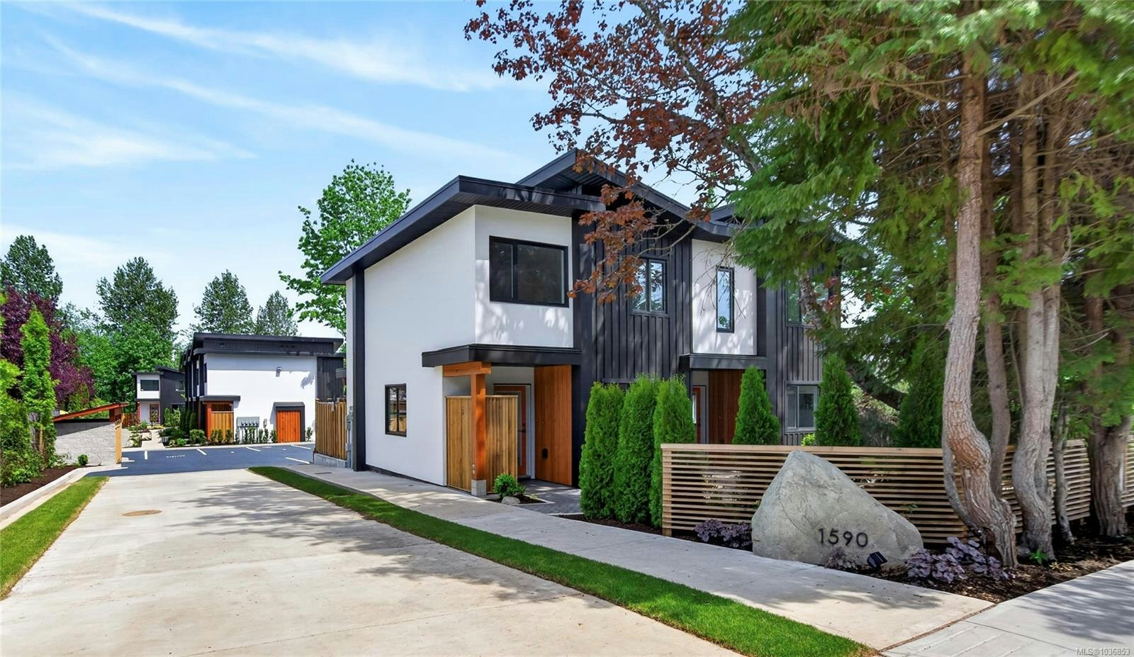 2-1590 Piercy Avenue, Courtenay, BC, V9N 3E9
