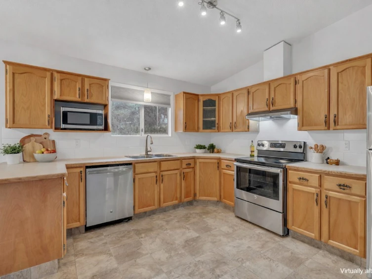 7111 Peach Orchard Road, Summerland, BC, V0H 1Z6 - 9
