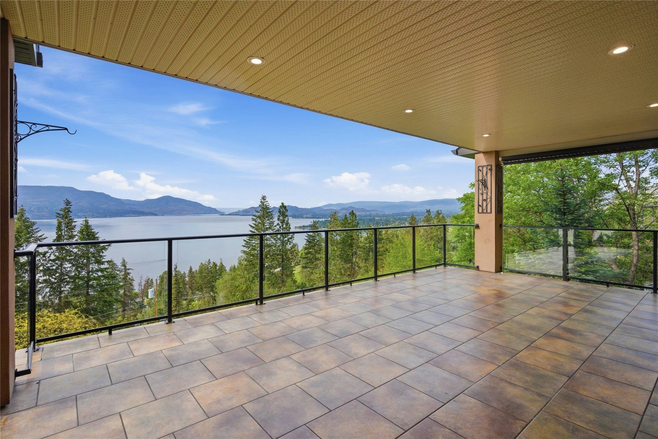 448 Viewcrest Road, Kelowna, BC, V1W 4K1