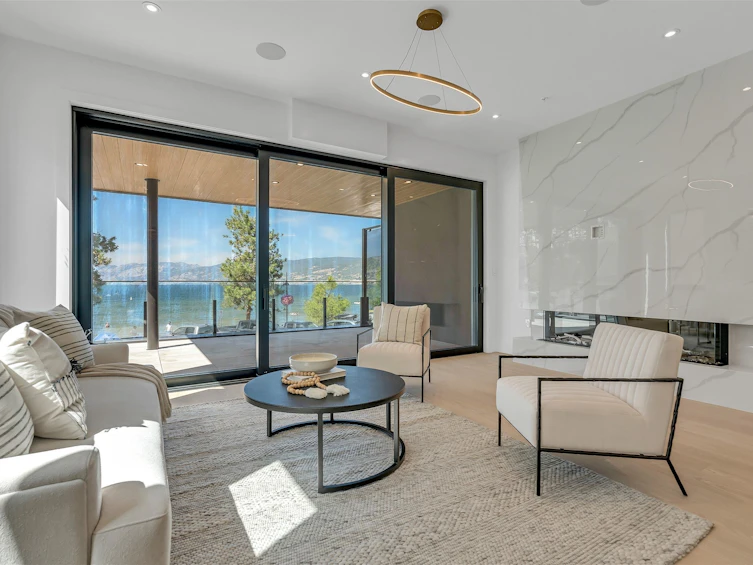 202-602 Lakeshore Drive, Penticton, BC, V2A 1B9 - 2