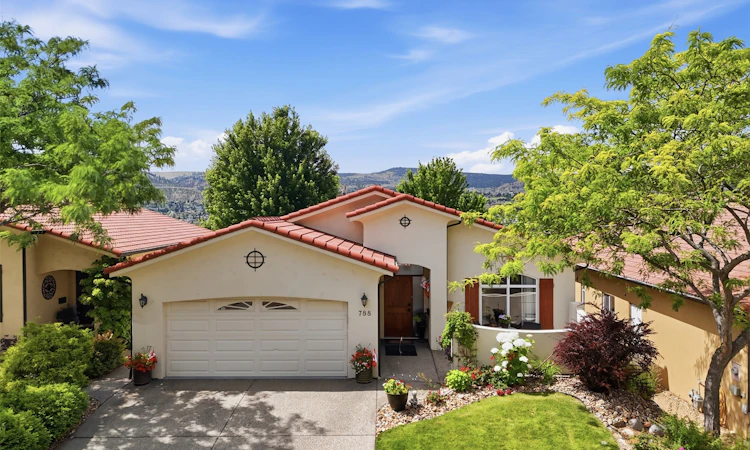 788 Rosewood Crescent