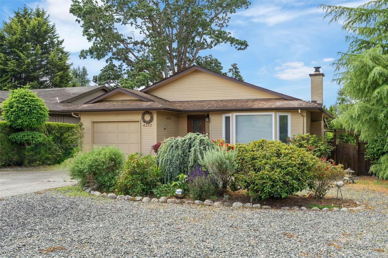 4252 Panorama Drive, Saanich, BC, V8X 4X6