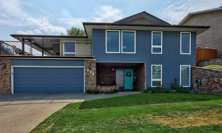 975 Huntleigh Crescent