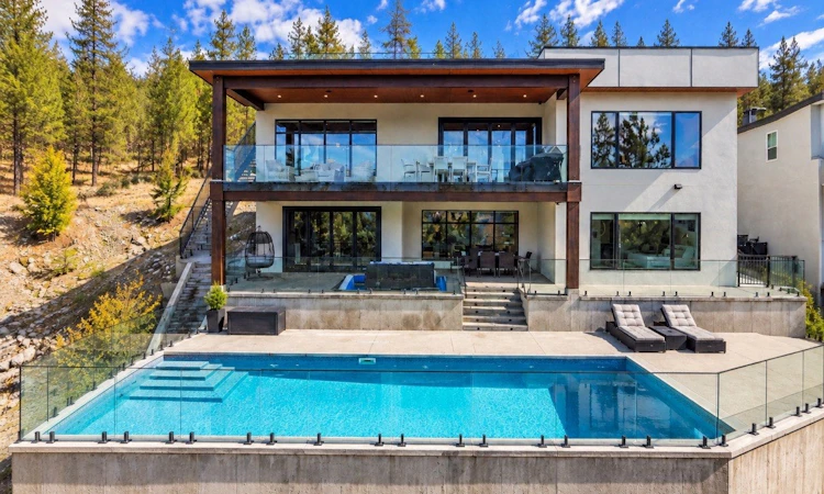 2703 Hawthorn Drive