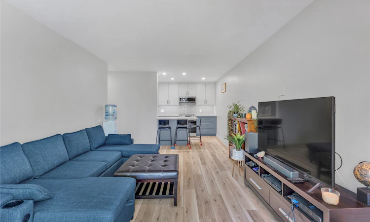 309-922 Dynes Avenue