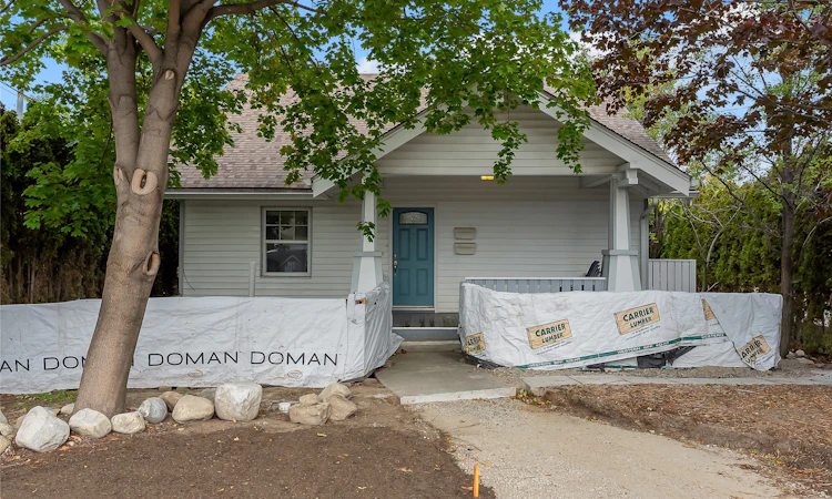 597 E Eckhardt Avenue