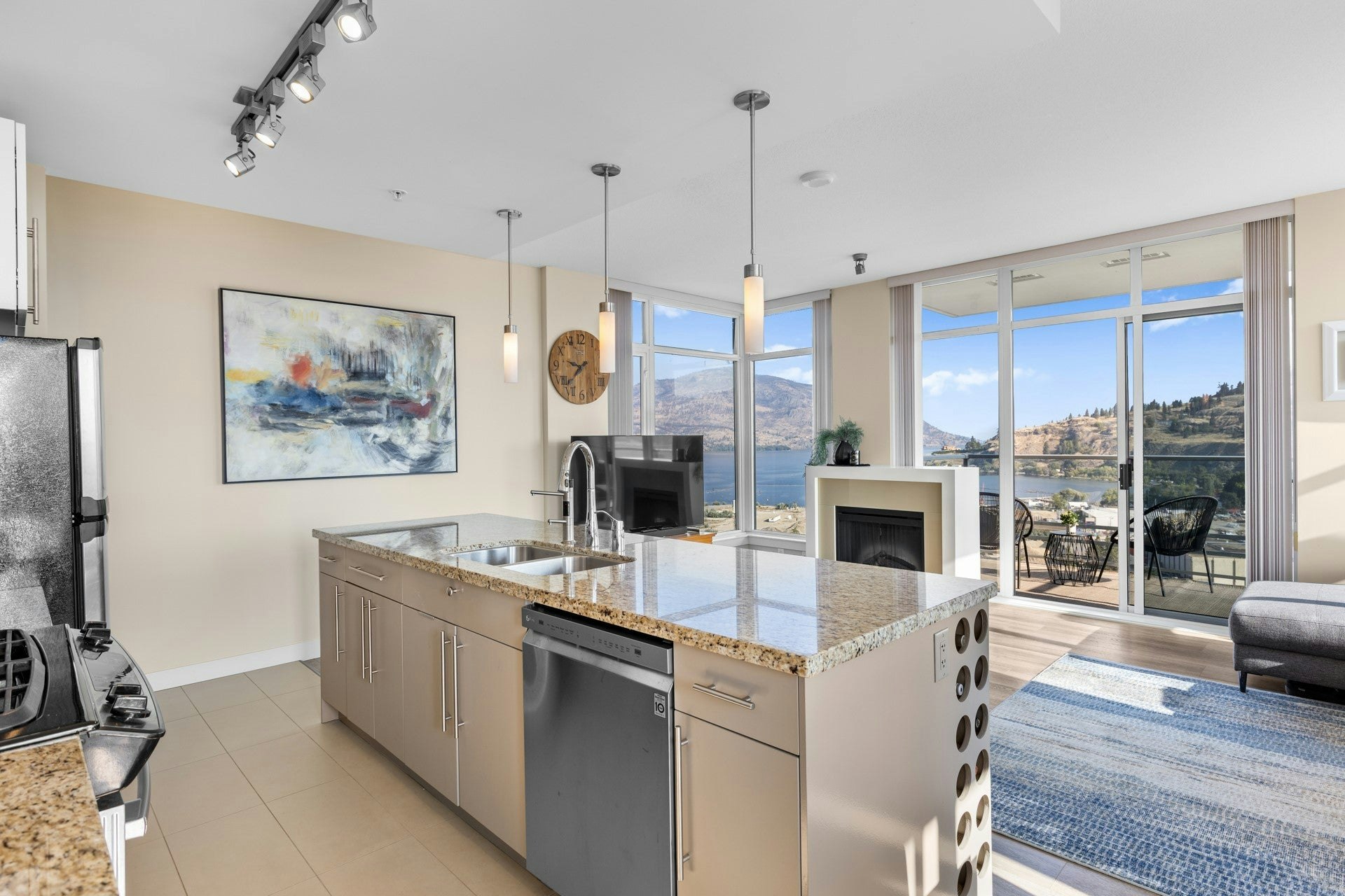 2103-1075 Sunset Drive, Kelowna, BC, V1Y 9Y9