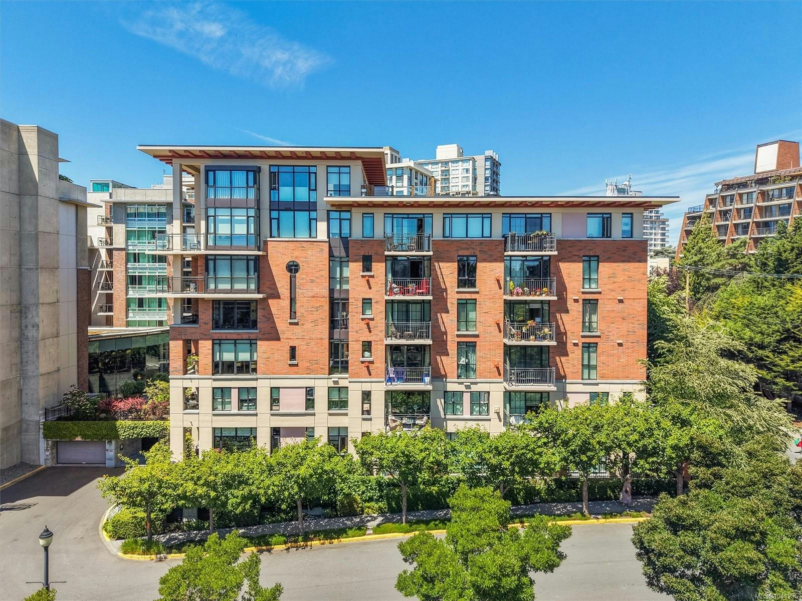 827 Fairfield 205 Road, Victoria, BC, V8V 5B2