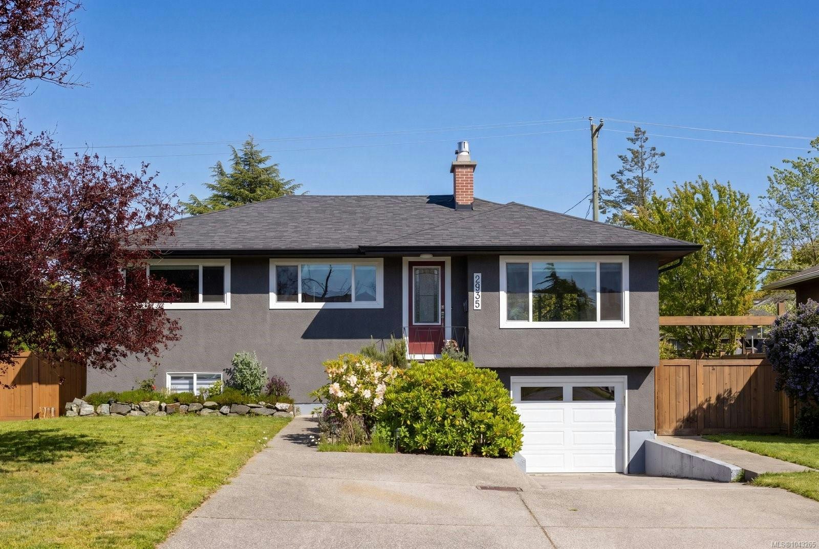 2935 Oriole Street, Saanich, BC, V8R 2W9