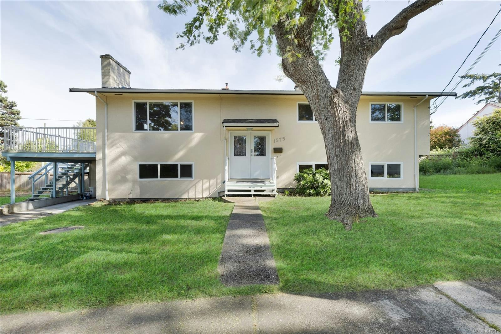 1575 Burton Avenue, Victoria, BC, V8T 2N3