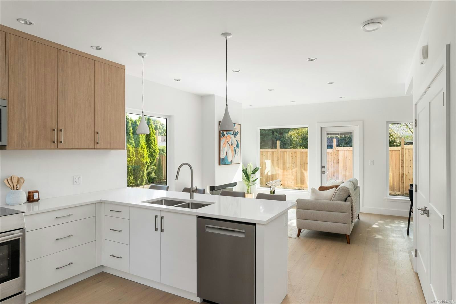2118 Pentland 4 Road, Oak Bay, BC, V8S 2W4