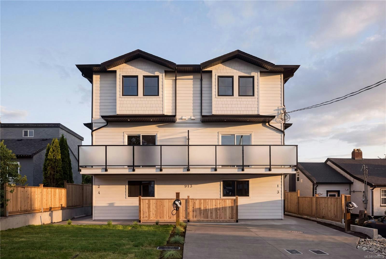 1-913 Dale Street, Saanich, BC, V8X 2V9