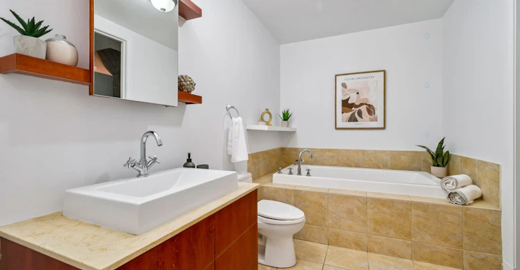 910-1000 De La Commune Rue E, Montréal, QC, H2L 5C1 - 17