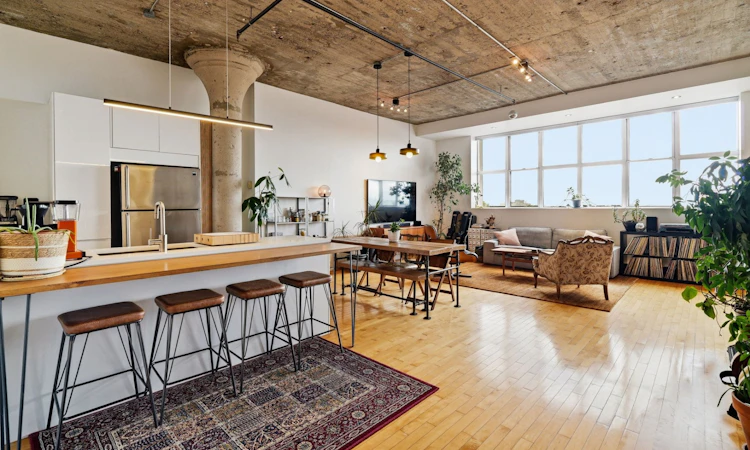 608-4530 Clark Rue