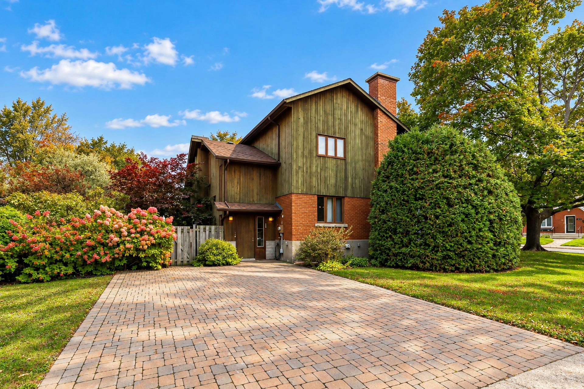 200 De Merton Avenue, Longueuil, QC, J4P 2W3