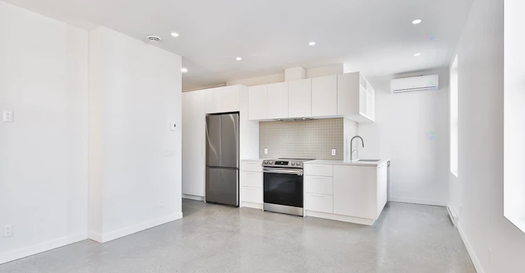 A-472 De La Congrégation Rue, Montréal, QC, H2V 1V3 - 2