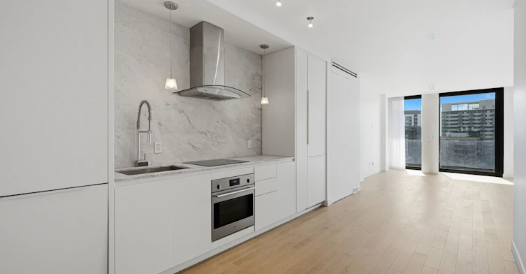 1605-242 Young Rue, Montréal, QC, H3C 2E9 - 5