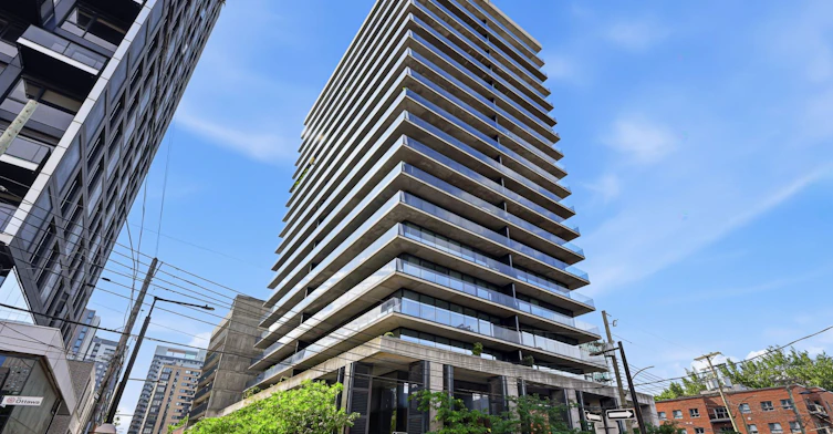 1605-242 Young Rue, Montréal, QC, H3C 2E9