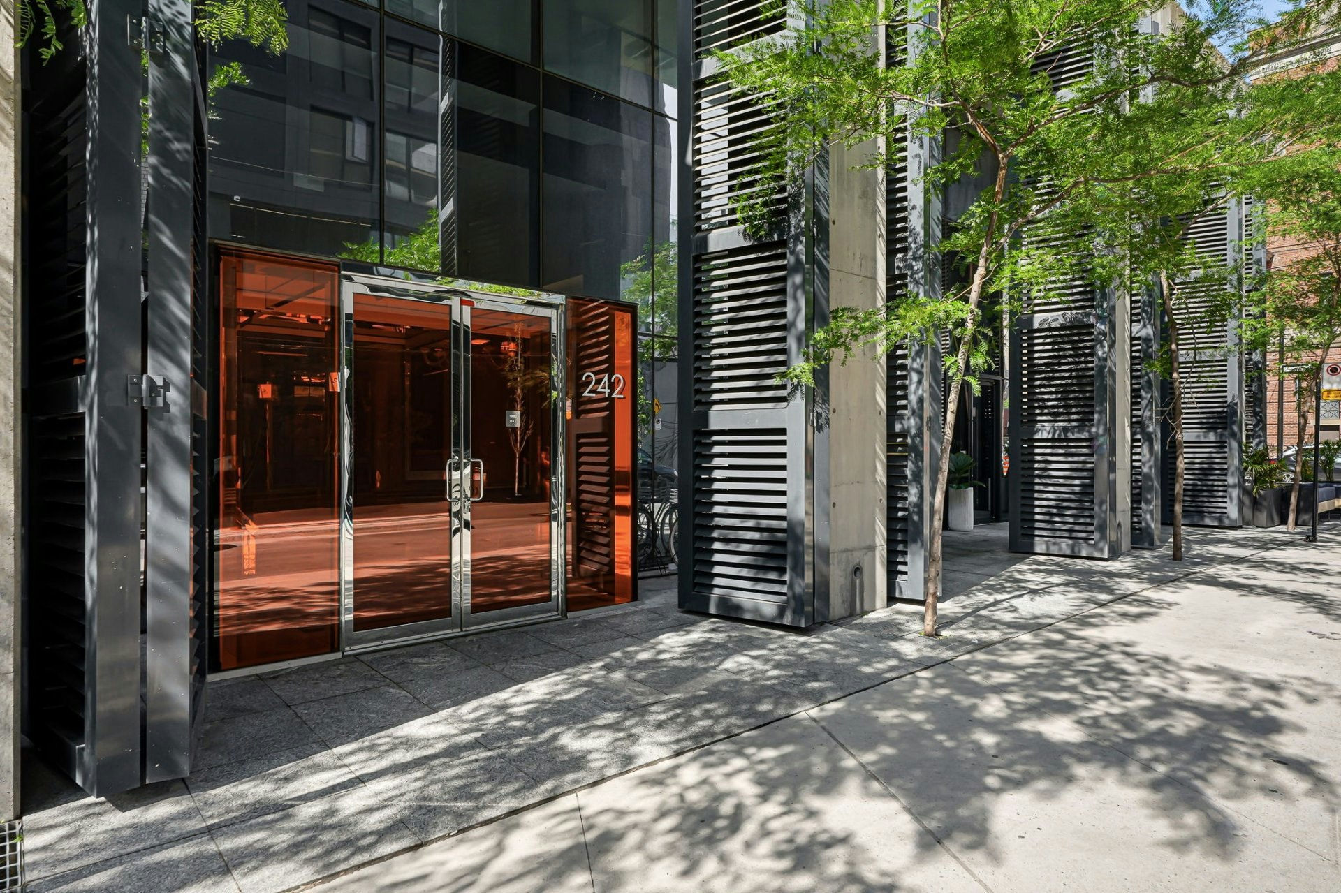 1605-242 Young Rue, Montréal, QC, H3C 2E9 - 2