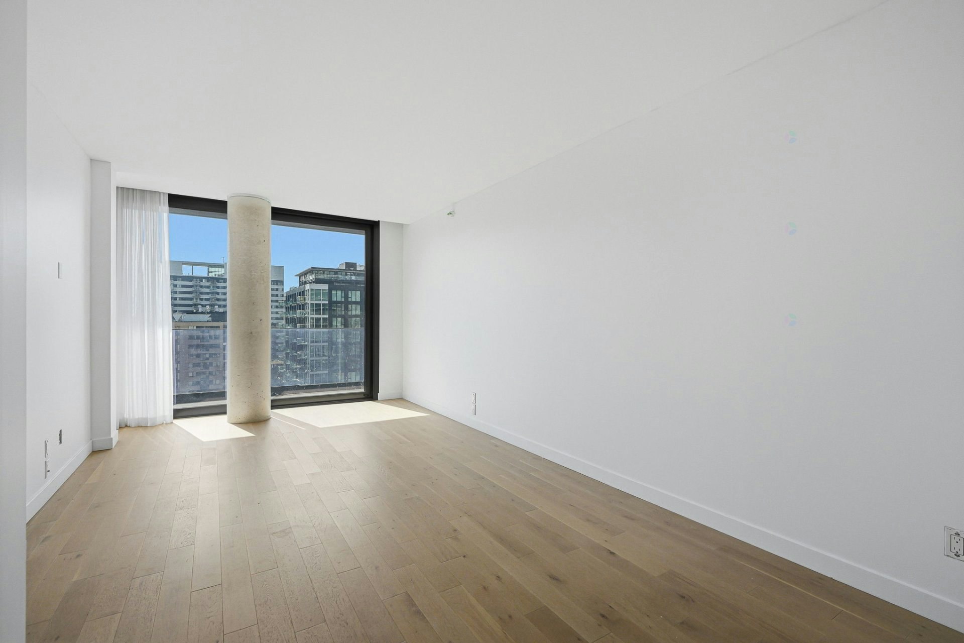 1605-242 Young Rue, Montréal, QC, H3C 2E9 - 7