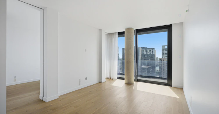 1605-242 Young Rue, Montréal, QC, H3C 2E9 - 8