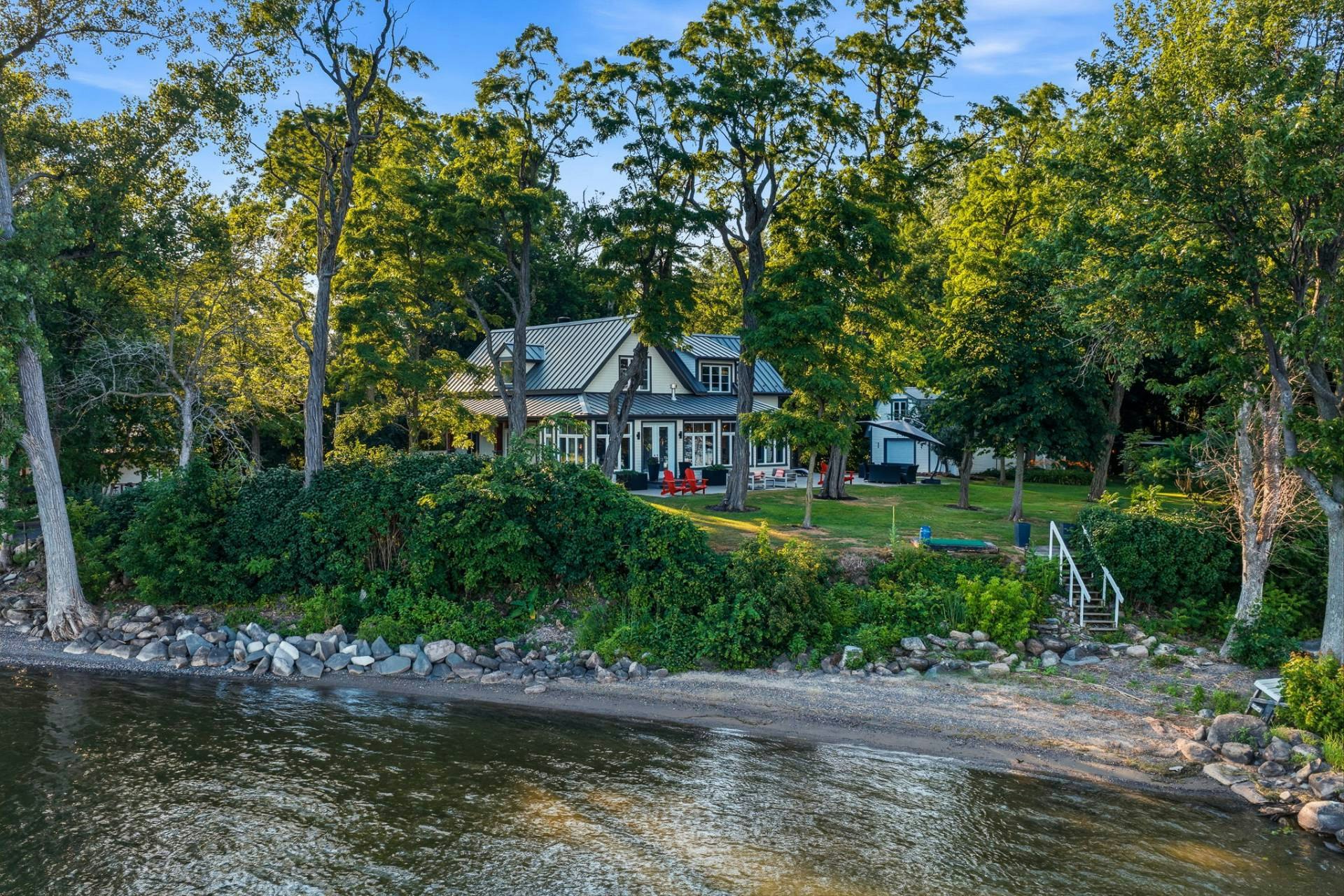 388 Principale Rue, Saint-Paul-de-l'Île-aux-Noix, QC, J0J 1G0